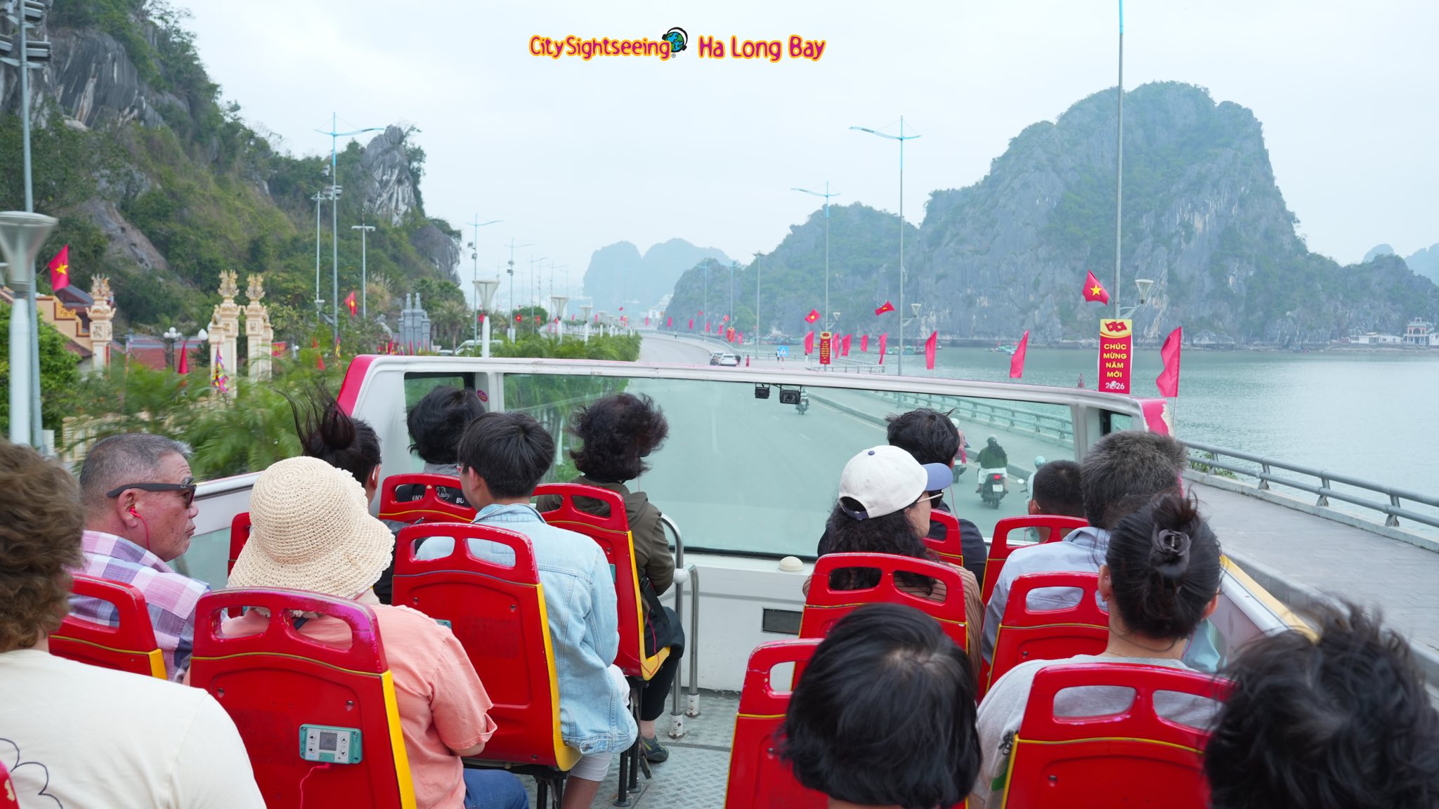 Xe buýt 2 tầng Hạ Long