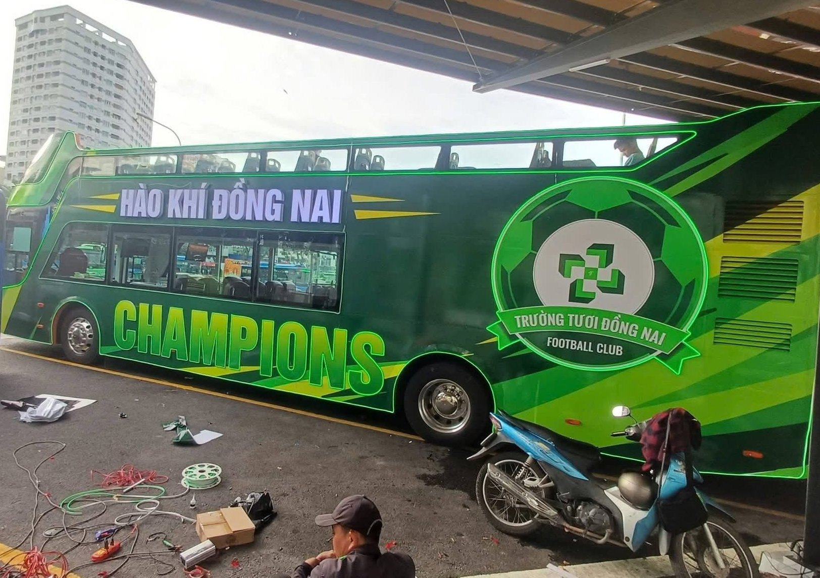 Thuê xe buýt 2 tầng chảy quảng cáo tại Cần Thơ