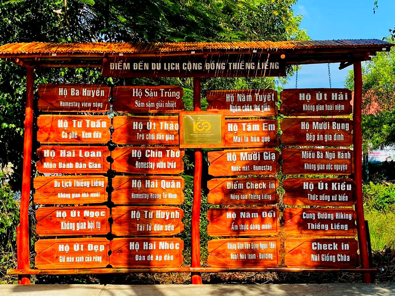 Tour thiềng liềng