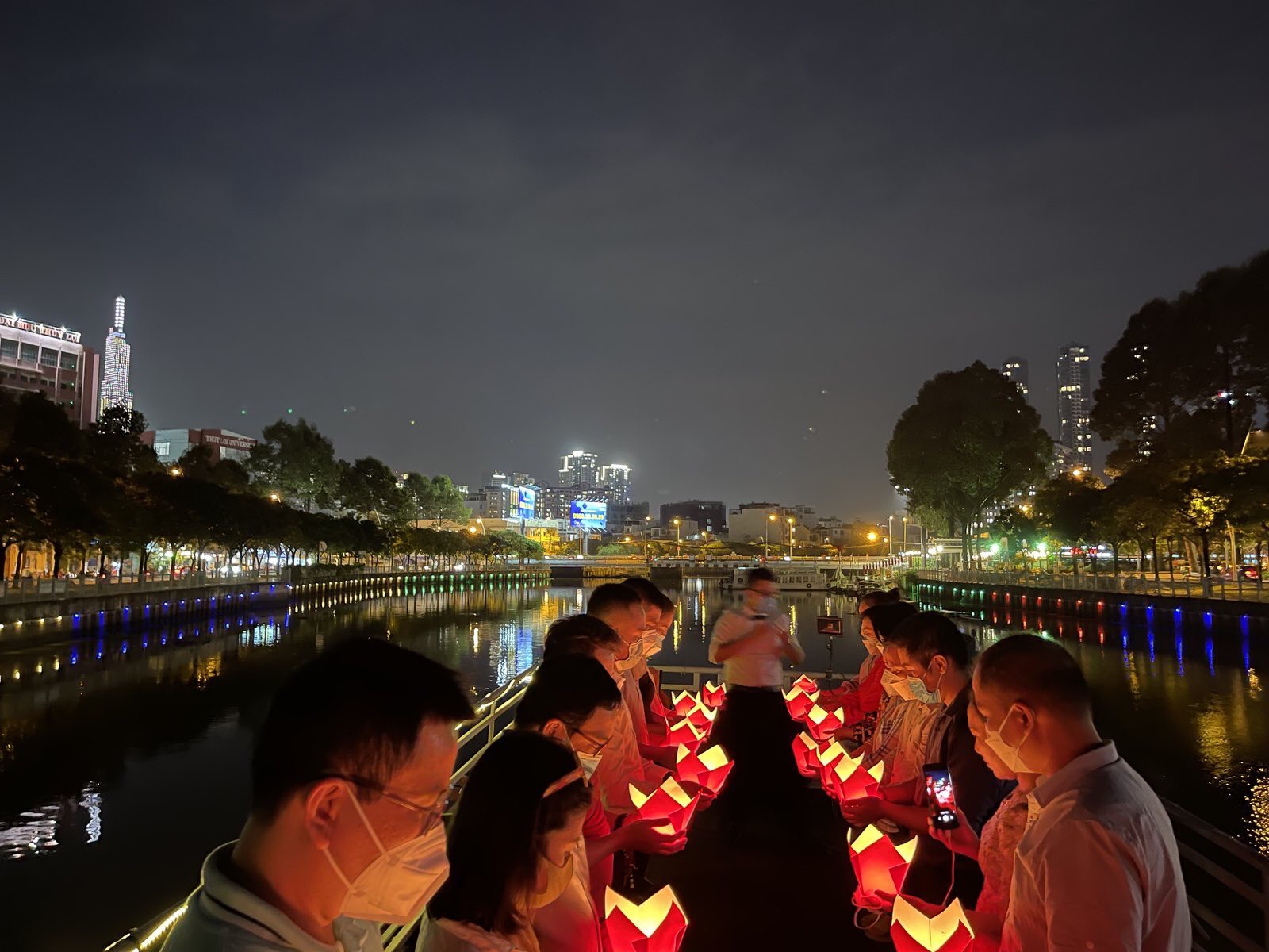 tour du thuyền sông Sài Gòn
