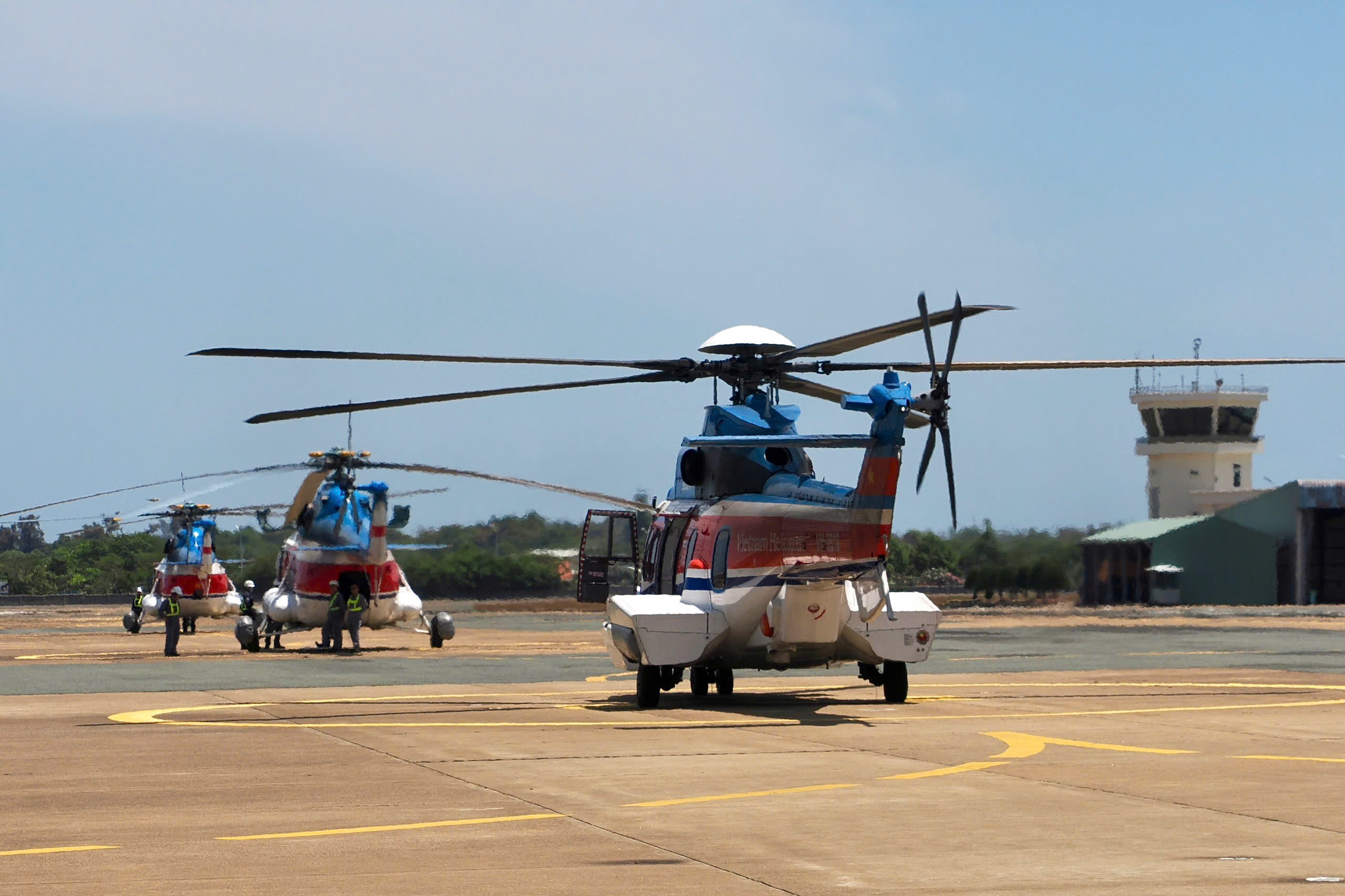 Tour trực Thăng