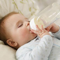 Pha sữa bằng nước tinh khiết có tốt?