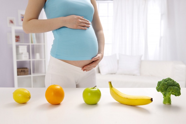 Một số lợi ích và lưu ý khi mẹ bầu ăn chanh, dâu tây và nho