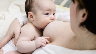 Mẹo giúp mẹ bớt đau khi cho bé bú (Phần 1)