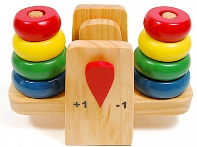 Làm thế nào để vệ sinh đồ chơi cho bé?