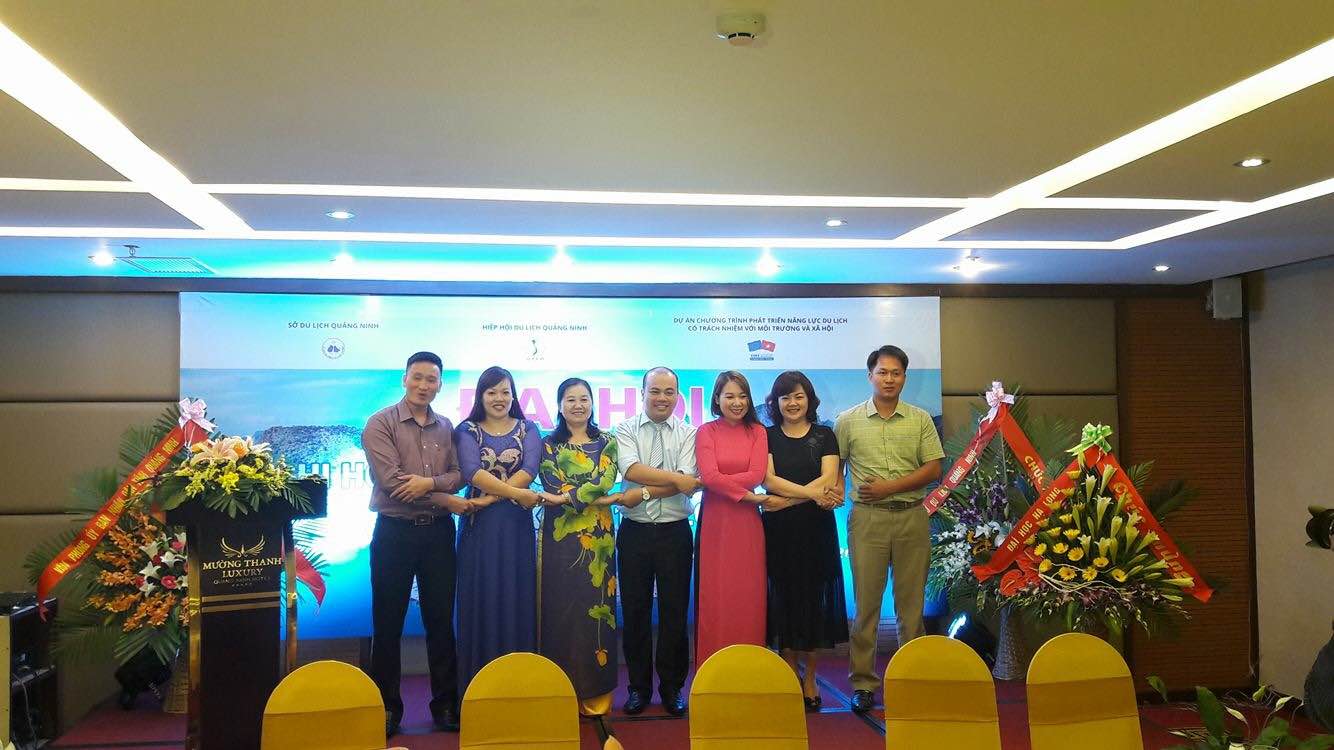 Lãnh đạo Công ty Ngọc trai Hạ Long tham dự hội nghị thành lập Chi hội Tiêu chuẩn nghề du lịch