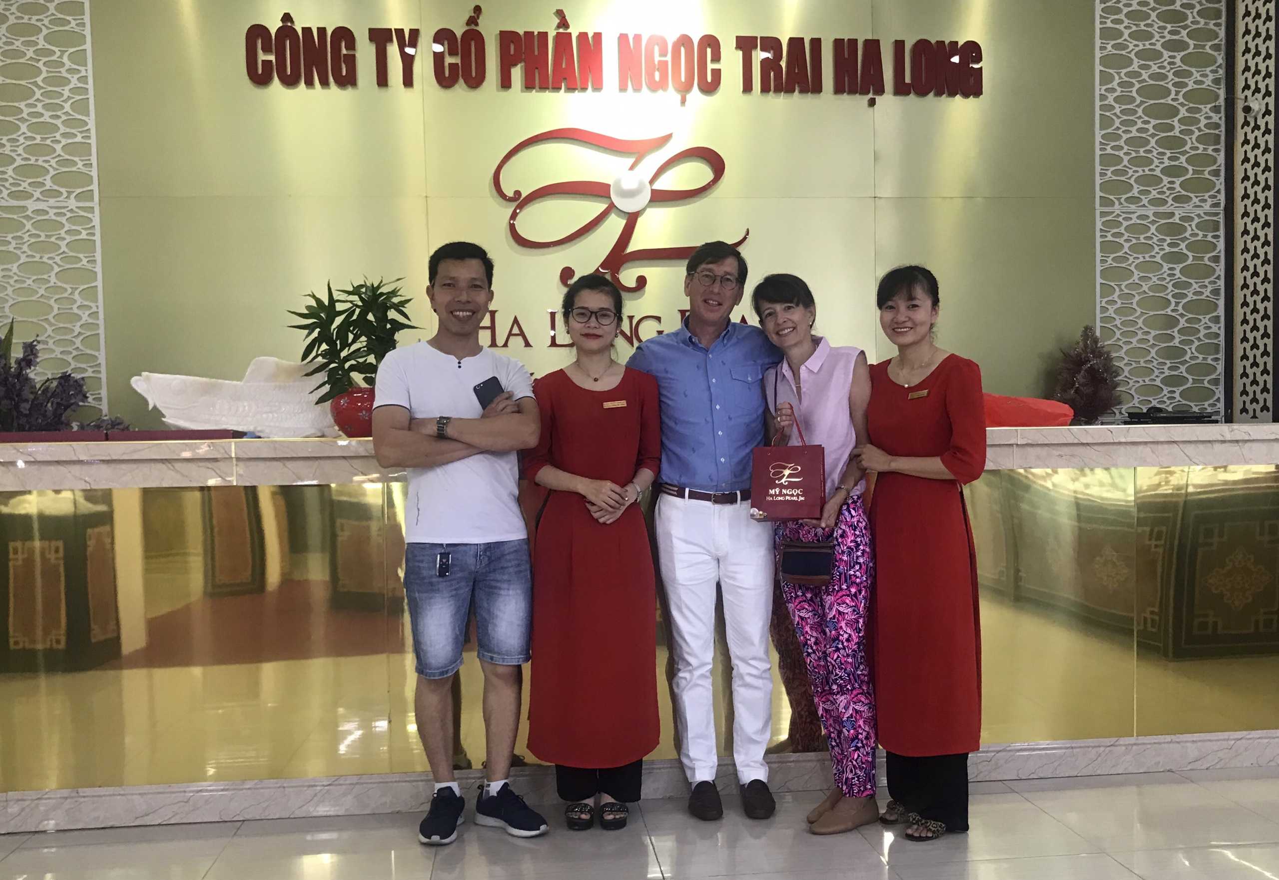 Ngọc trai Hạ Long cùng Mr Jon Voigtman  qua USA