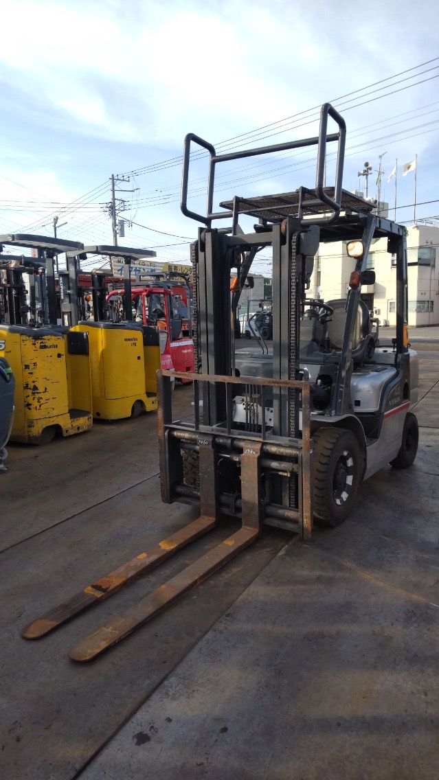Xe nâng xăng - ga Nissan PL02A25W-005254
