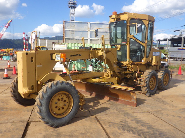 Máy san Komatsu GD405A-2-2882