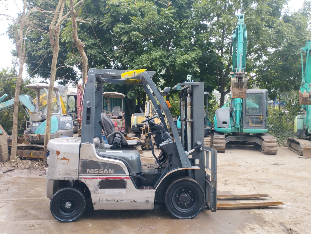 Nisan Y1F2M20/Y1F2-005566