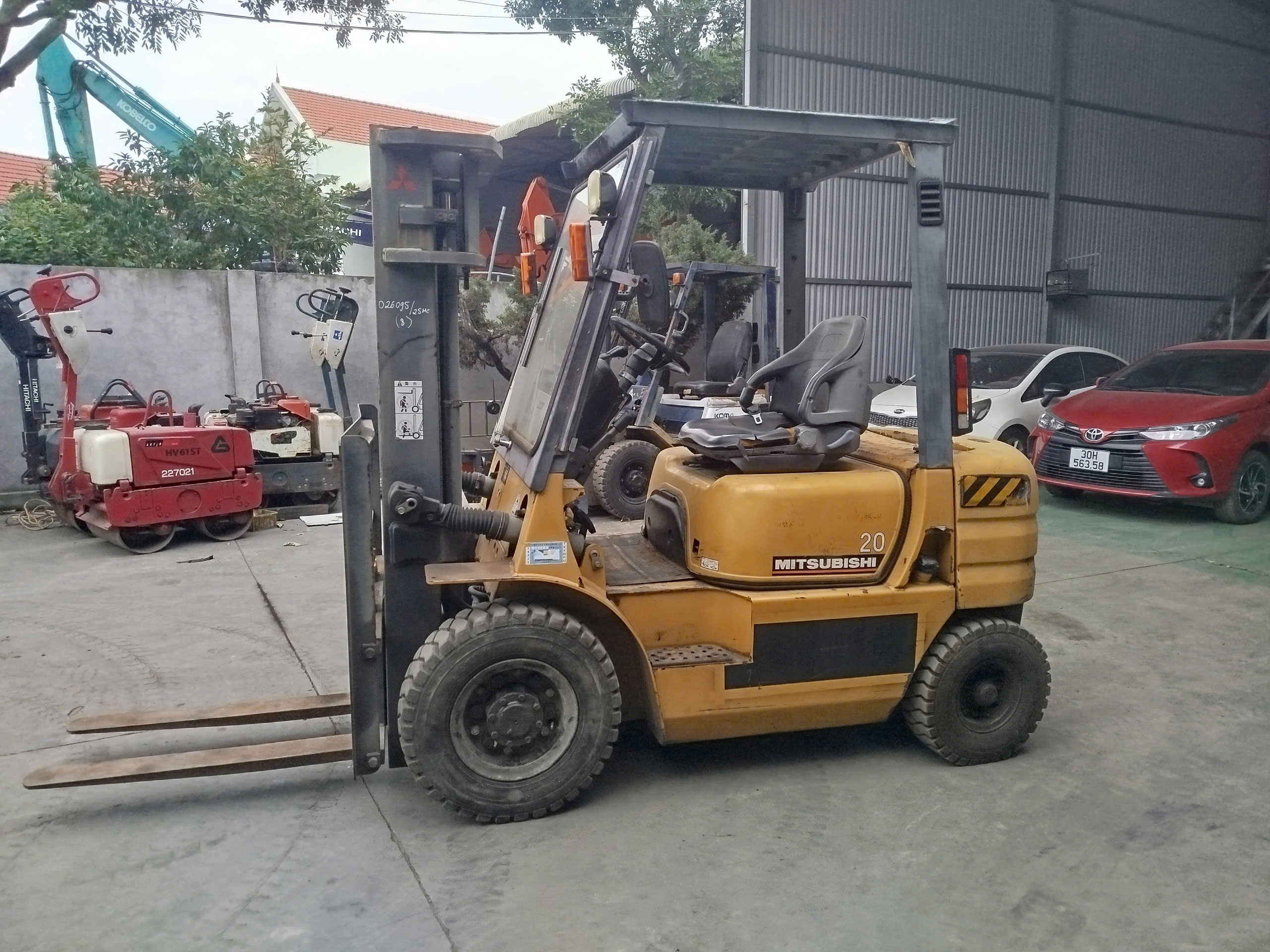 Mitsubisi FG20/F17B-04177