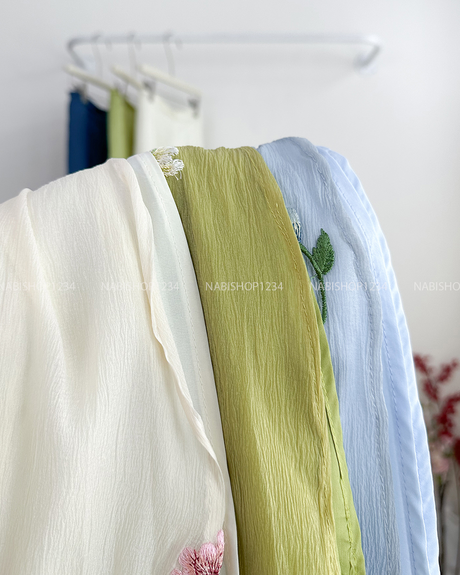 Áo Dài Số 13-C Tơ Hoa Thêu Tà Phối