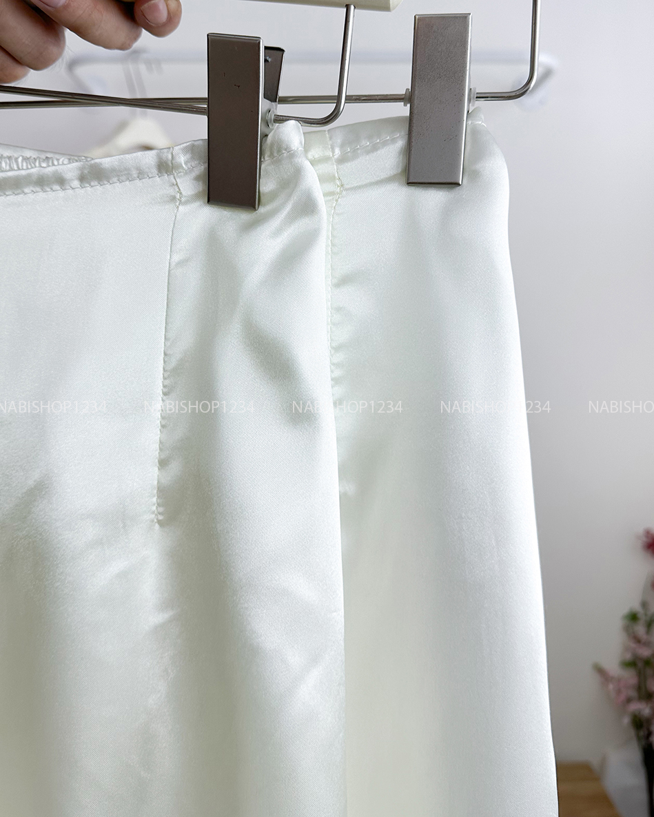 Áo Dài Số 18-C Tơ Thêu Hoa Cổ Nơ