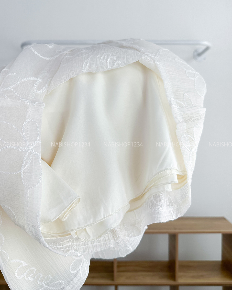Chân Váy Số 305-C Ngắn Thêu Hoa