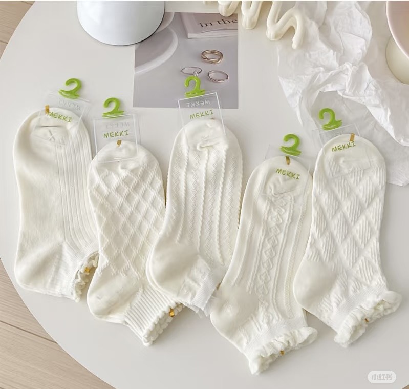 Tất Số 82-K Ngắn Cổ Bèo Hoạ Tiết Nổi