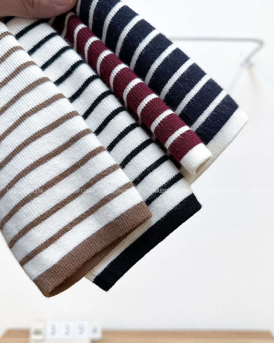 Áo Khoác Số 339-A Cardigan Kẻ Khuy Vàng