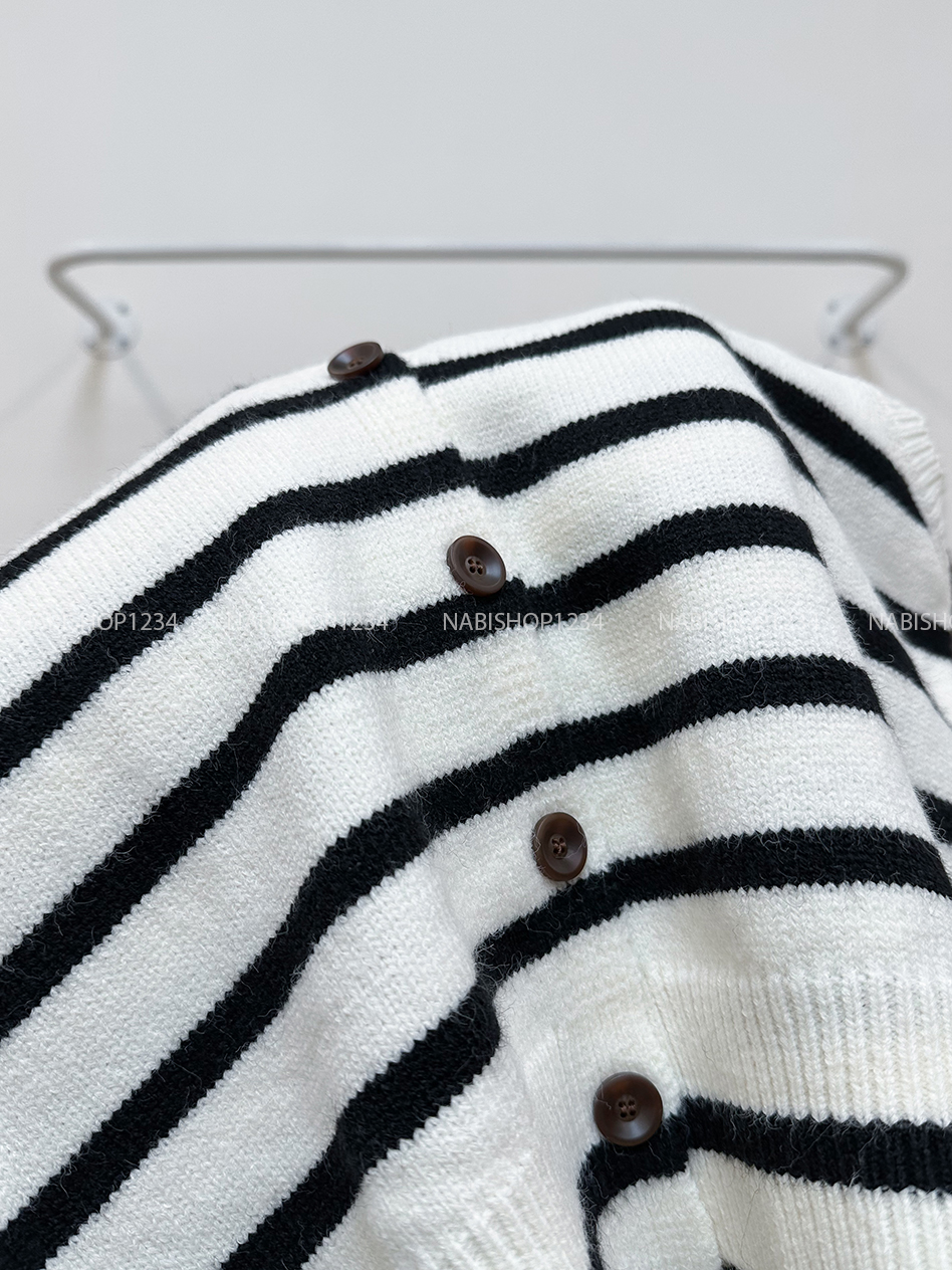 Áo Khoác Số 341-A Gile Kẻ Cổ V