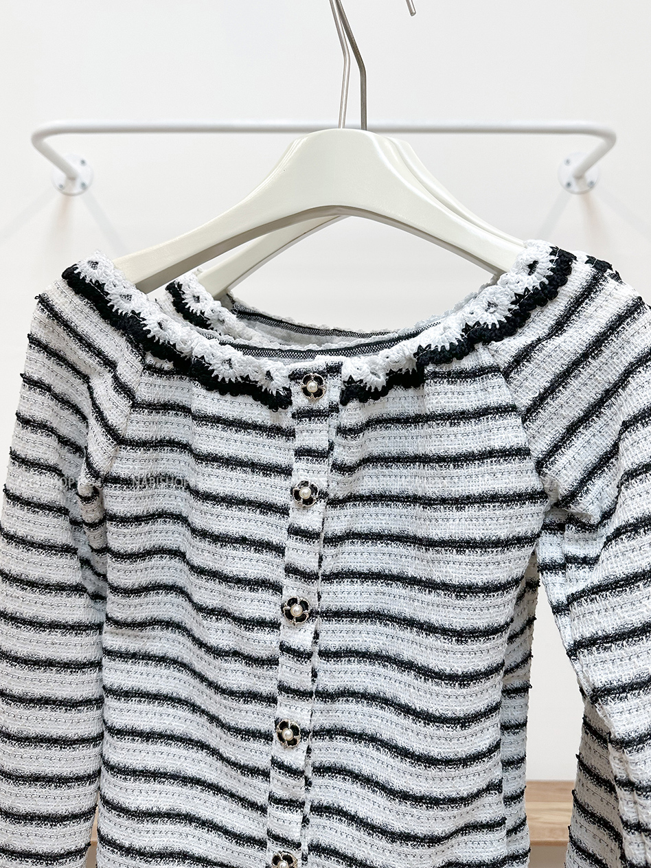 Áo Len Số 120-C 2299 Trễ Vai Kẻ