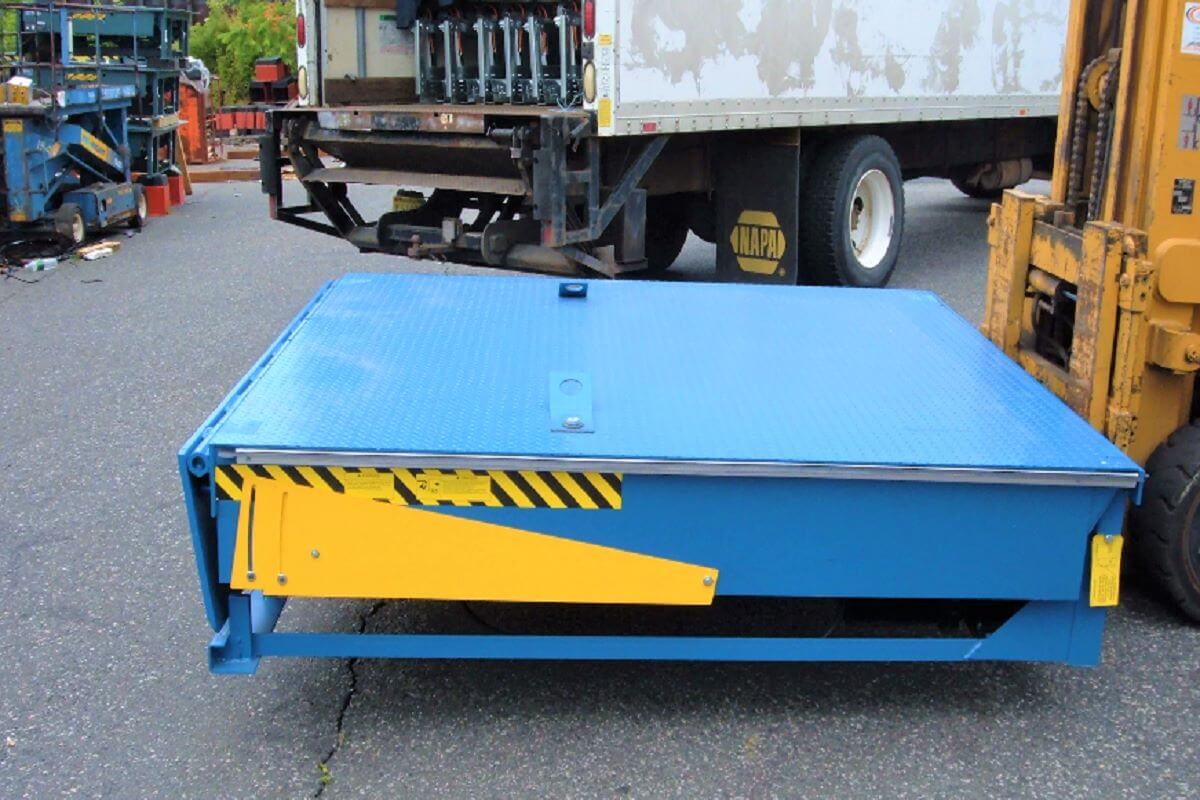 thiet-ke-lap-dat-san-nang-thuy-luc-tai-ha-noi-gia-re-dock-leveler-installation