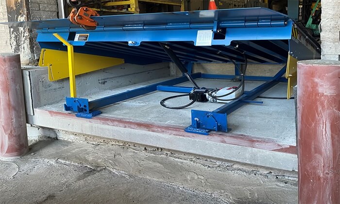 Sàn nâng Dock Leveler lên Container được cấu tạo bởi các bộ phận có tính an toàn cao và bền chắc theo thời gian. 