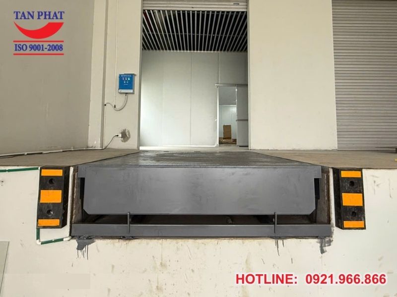 Hình ảnh thực tế dự án dock leveler 8 tấn tại Ninh Bình