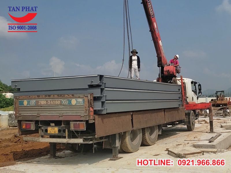 Bàn cân, thiết bị cân được vận chuyển tới công trình