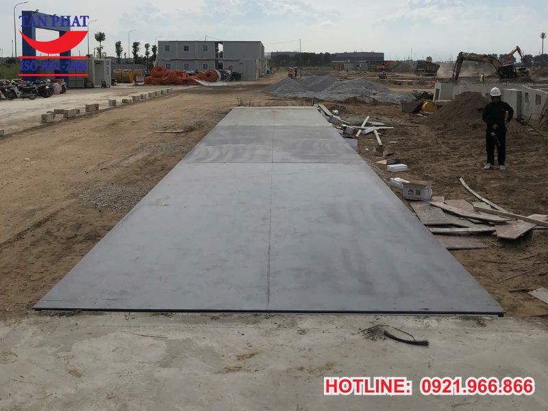 Lắp đặt bàn cân vào hố móng cân