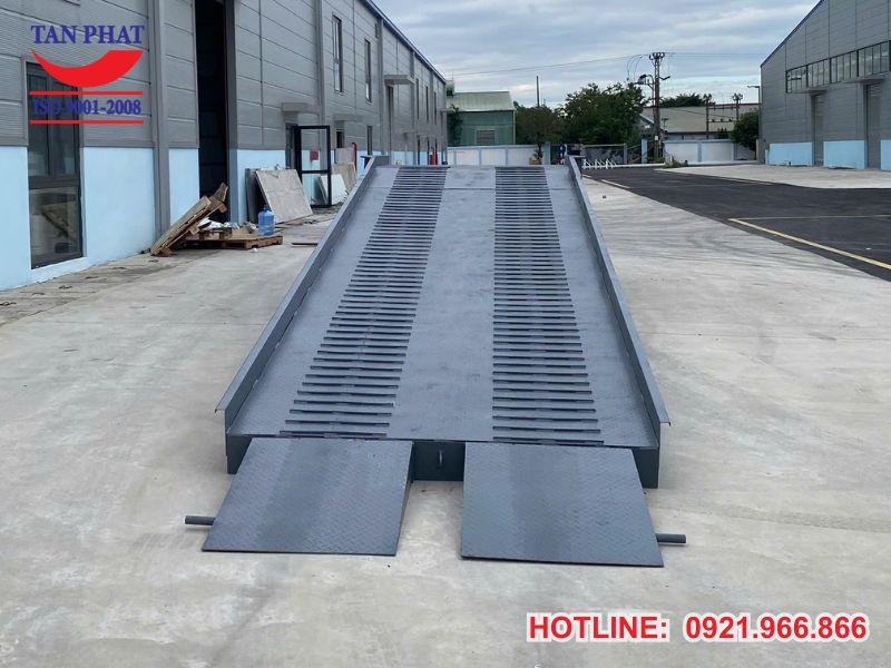 Dự Án Bàn Giao Cầu Dẫn Xe Nâng 10 Tấn Tại Hà Nội