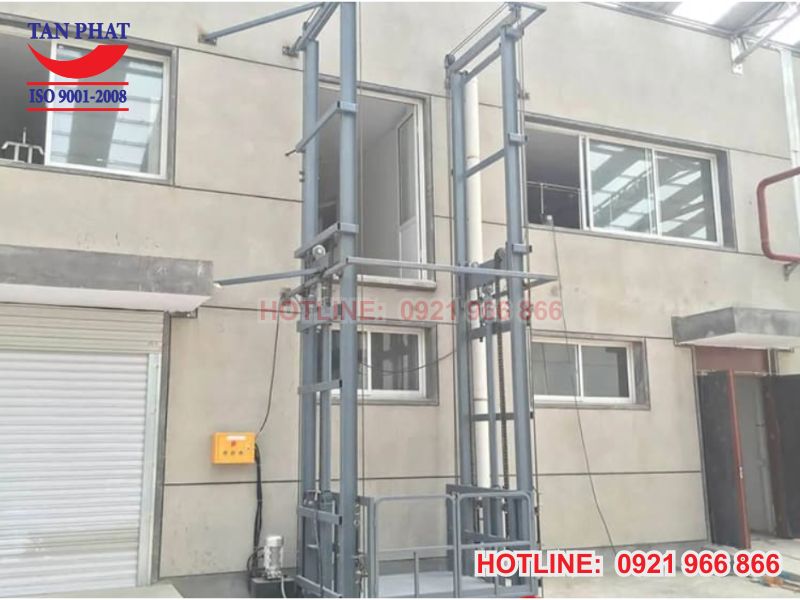 Thang nâng hàng thủy lực giá tốt, lắp đặt trọn gói
