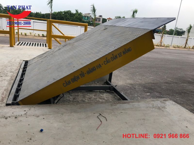 Sàn nâng hạ thủy lực 6 tấn