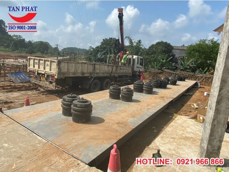 Tiến hành kiểm định, hiệu chuẩn trạm cân trước khi bàn giao cho khách hàng