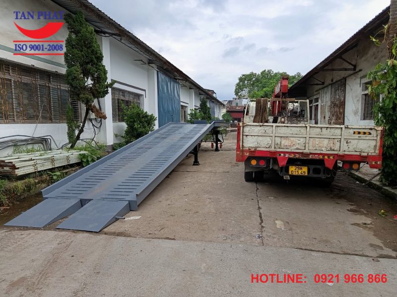 Cầu container với thiết kế chắc chắn, bền bỉ