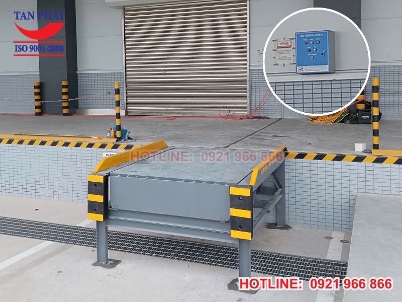 Bảng điều khiển tự động dock leveler 5 tấn