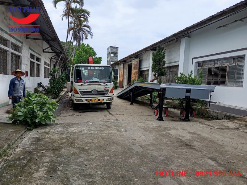 Hình ảnh thực tế cầu dẫn lên container 10 tấn dài 13m