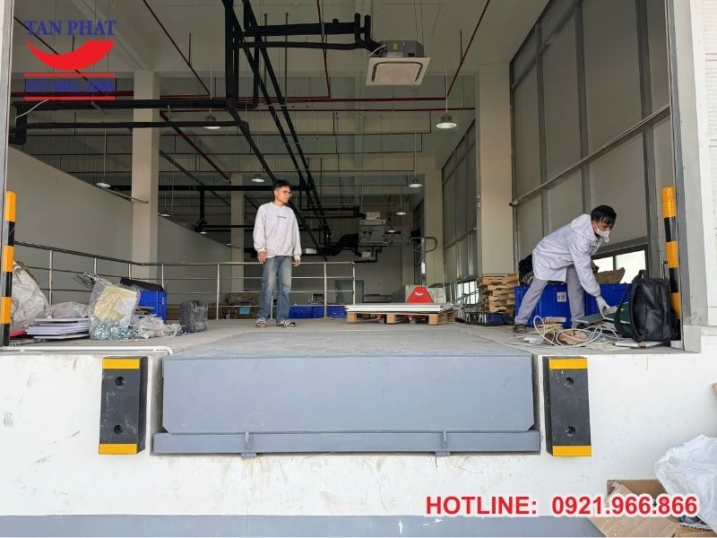 Dock leveler 3 tấn tại Thái Nguyên