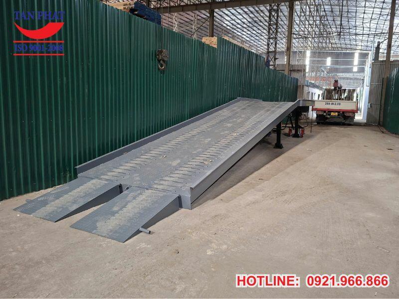 Bàn giao cầu dẫn xe nâng 8 tấn tại Hà Nội