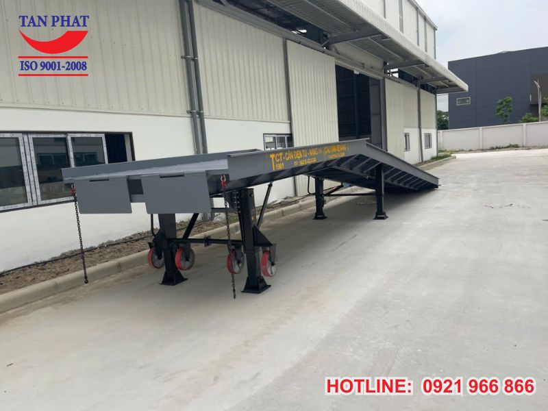 Quá trình bàn giao cầu dẫn xe nâng 8 tấn tại Yên Mỹ, Hưng Yên