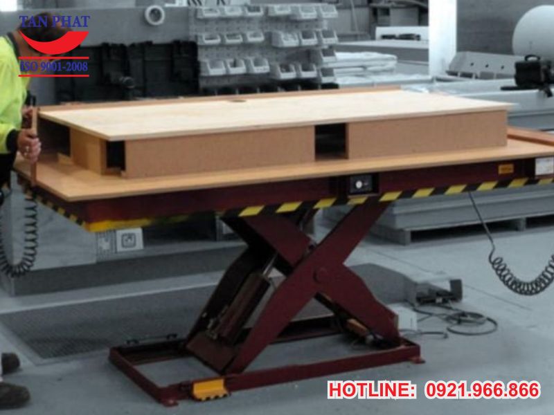 Bàn nâng gỗ thủy lực lắp đặt cố định