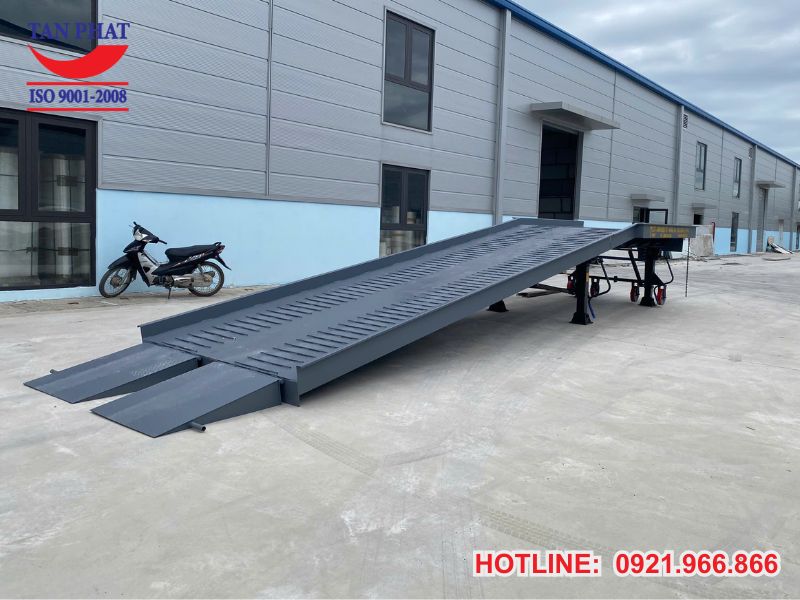 Hình ảnh thực tế cầu dẫn xe nâng 10 tấn tại Hà Nội