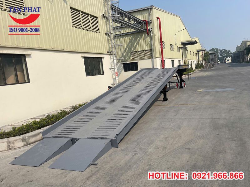 Cầu dẫn xe nâng 12 tấn bàn giao tại Hà Nam