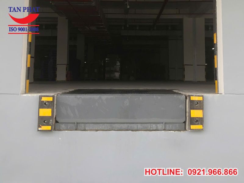 Dock leveler được lắp đặt tại KCN Bảo Minh