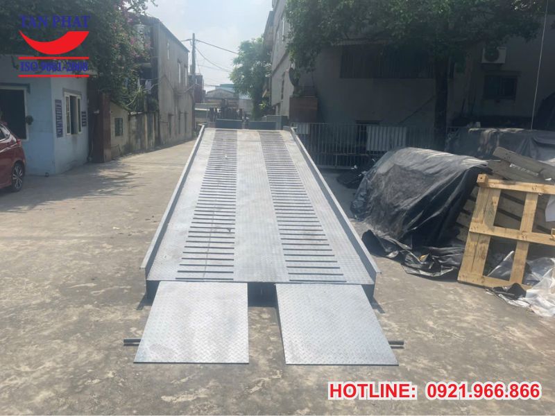 Cầu dẫn xe nâng được bàn giao tại Hưng Yên