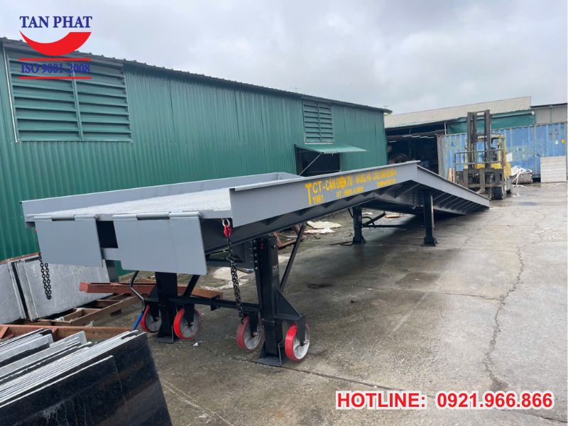 Hình ảnh thực tế cầu dẫn xe nâng tại Hà Nội