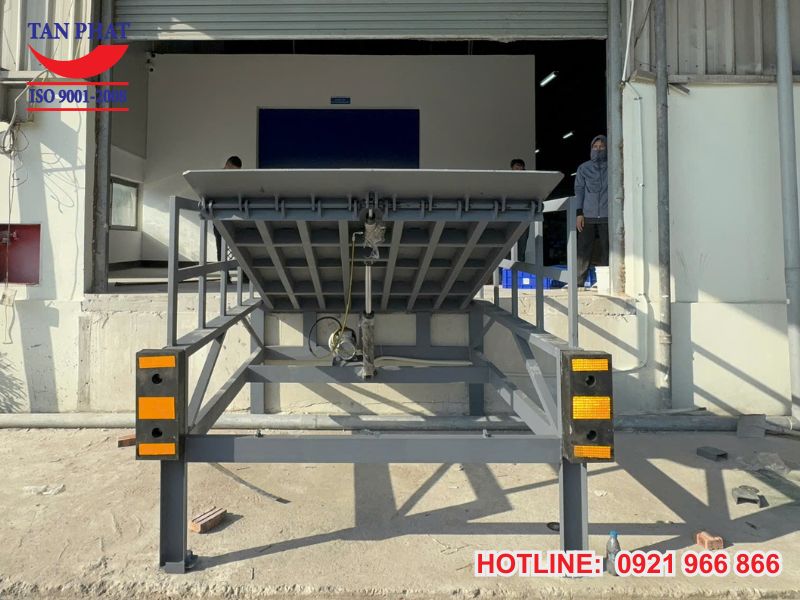 Ứng dụng thực tế của dock leveler 2400x2000mm