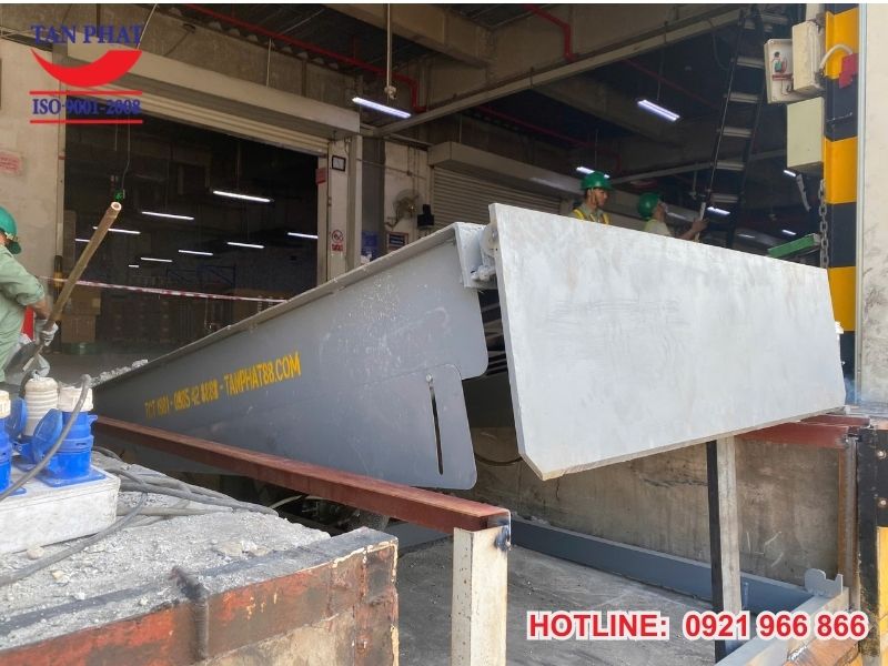 Lắp đặt sàn nâng thủy lực 8 tấn 2500x1600x600mm