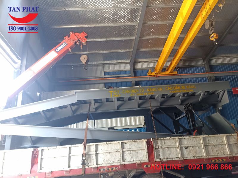 Tân Phát xuất xưởng cầu dẫn xe nâng