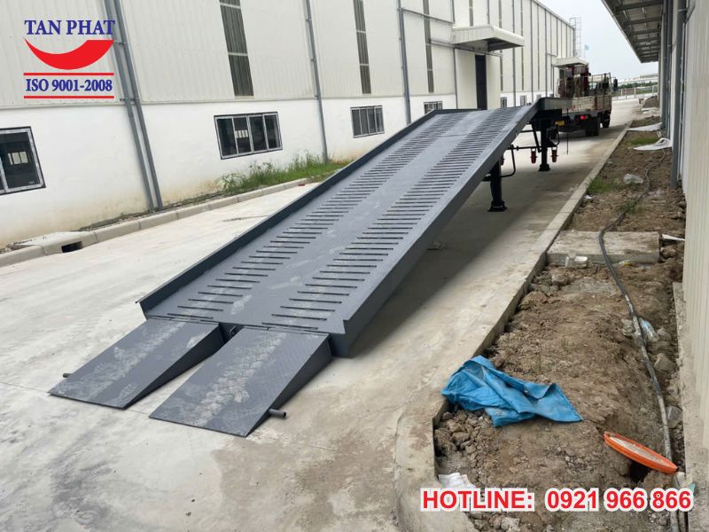 Hình ảnh thực tế dự án cầu dẫn xe nâng tại Hưng Yên