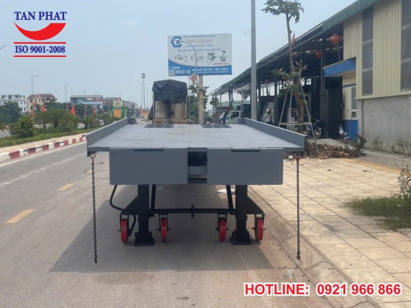 Tân Phát - đơn vị cung cấp cầu dẫn lên container dài 11m uy tín, giá tốt
