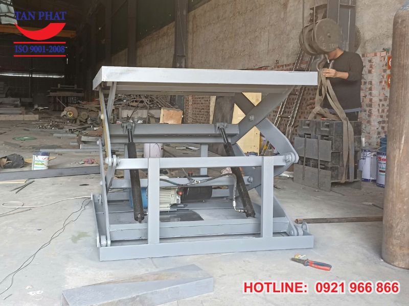 Sản xuất, lắp đặt bàn nâng thủy lực 1 tấn