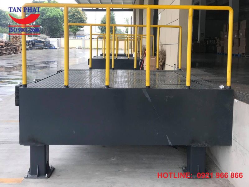 Sàn nâng thủy lực không hố- Free Standing Dock Leveler 